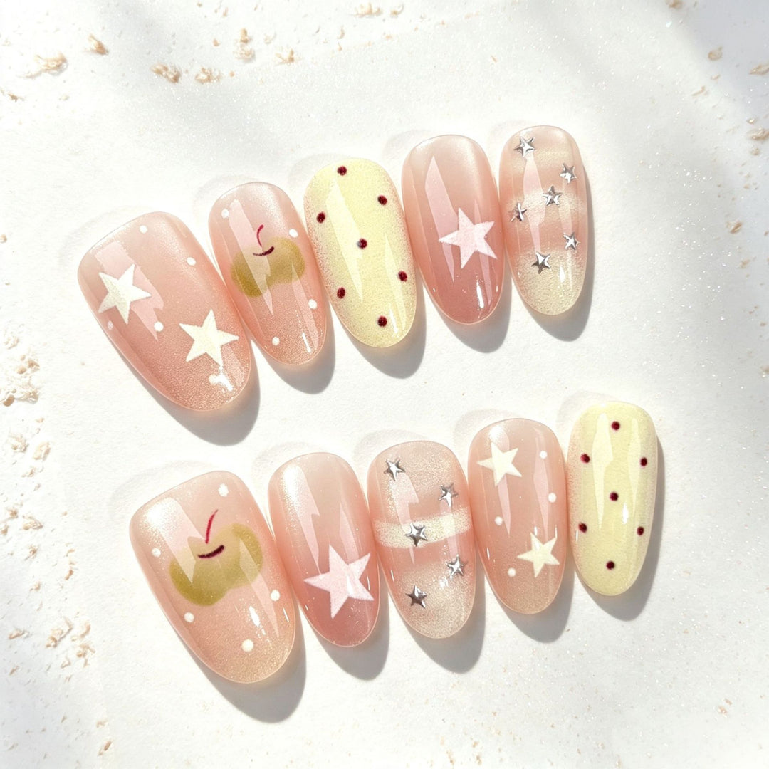 Künstlerisches mit Sternen akzentuiertes Press-On Nagelkunst-Set