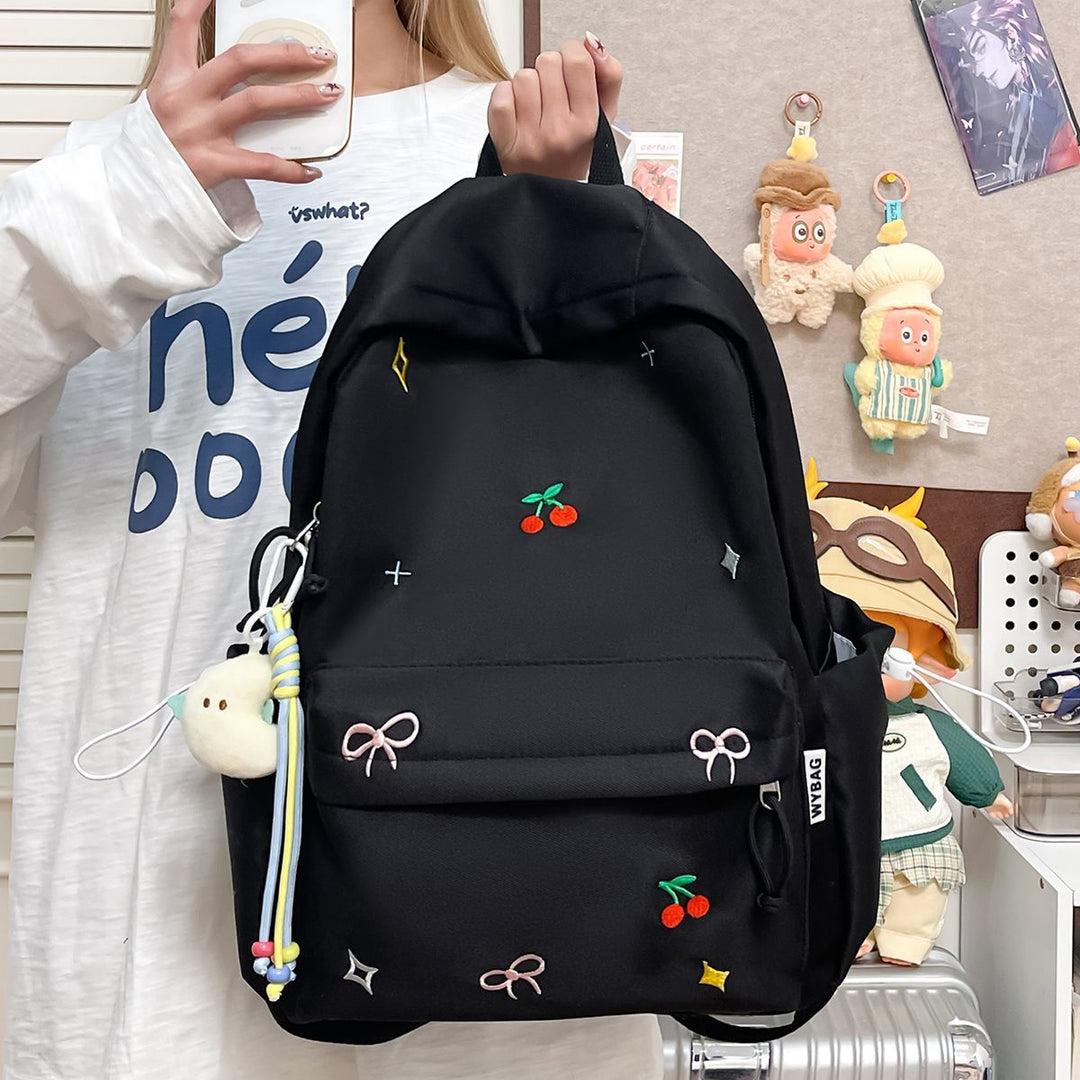 Verspielter Rucksack mit Stickereien Karnz