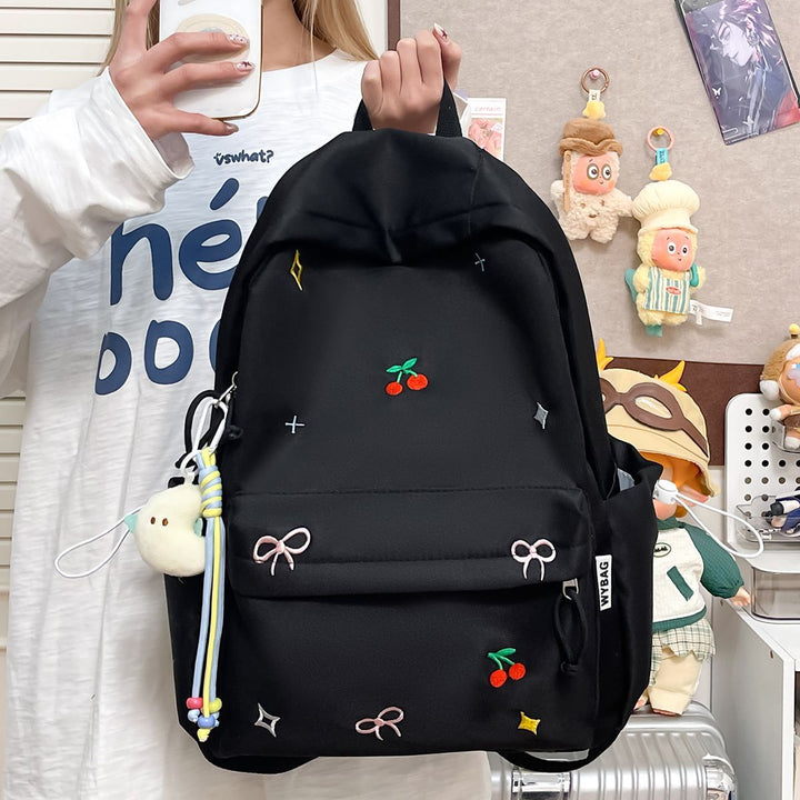 Verspielter Rucksack mit Stickereien Karnz