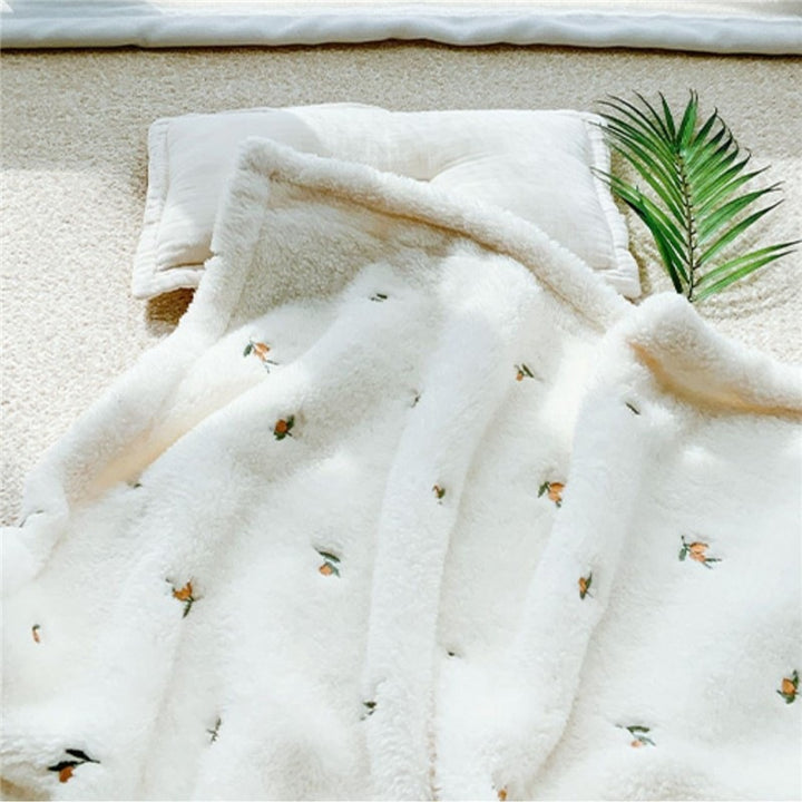 Weiches Floral besticktes Werfen Decke