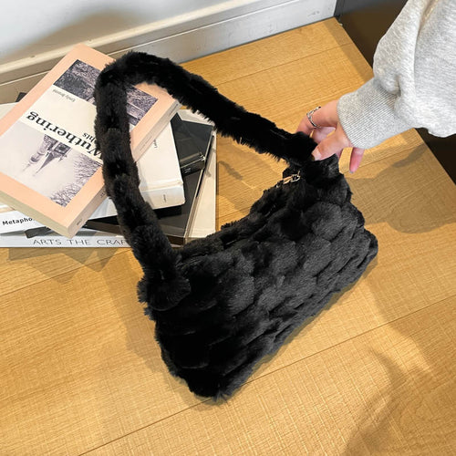 Gemütliche strukturierte Plüsch-Handtasche Karnz