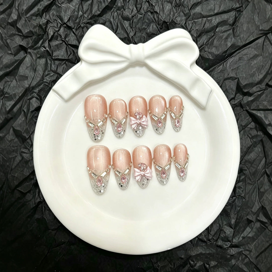 Elegante, mit Kristallen verzierte Press-On Nägel