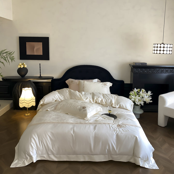 Premium-Seiden-Mischgewebe-Jacquard-Duvet-Cover-Ensemble mit besticktem Medaillon & Euro-Shams