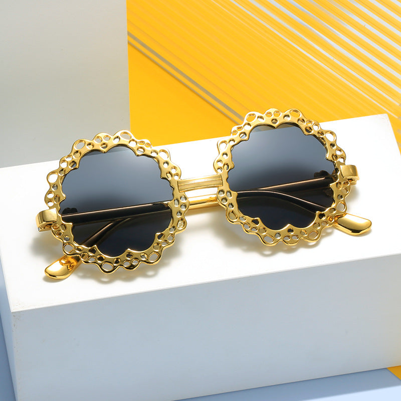Damen modische Sonnenbrille mit blütenförmigem Rahmen Karnz