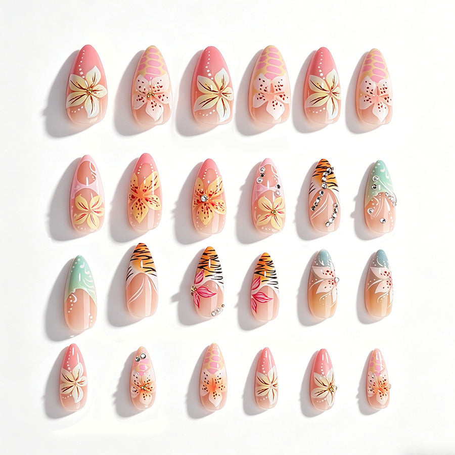 Kunstvolle 3D Nagelspitzen mit botanischen Verzierungen Karnz