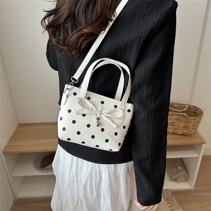 Charmante gepunktete Mini-Handtasche