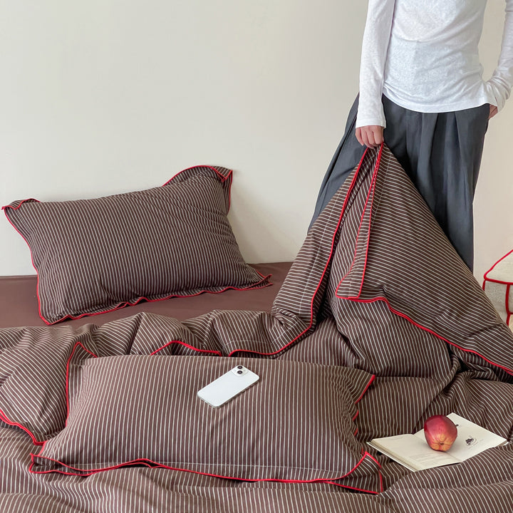 Premium-Bettbezug-Set aus Baumwoll-Satin mit feinen Nadelstreifen und kontrastierender Paspel