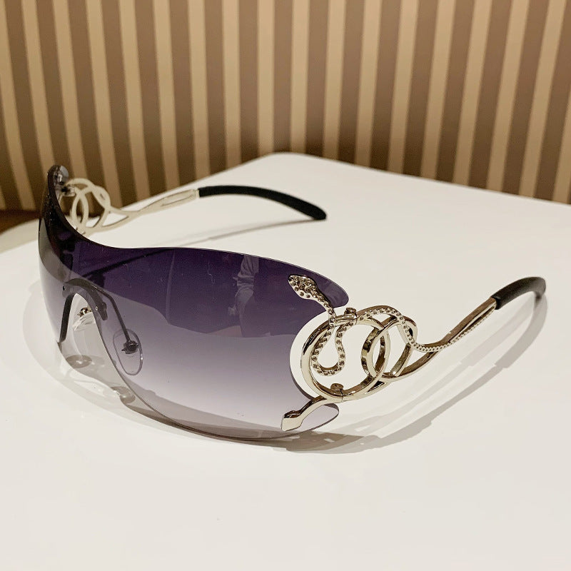 Damen futuristische Sonnenbrille mit verspieltem Design Karnz