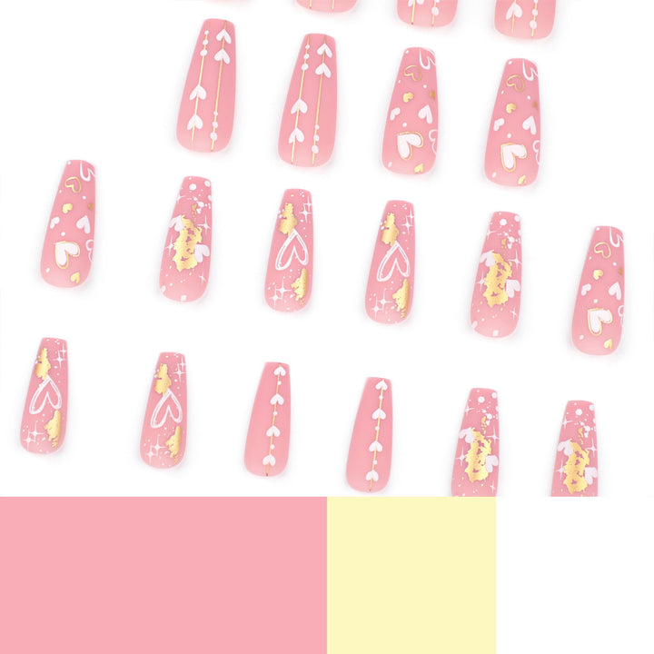 Künstliche Nagelkunst mit Herz- und Glitzermotiven Karnz