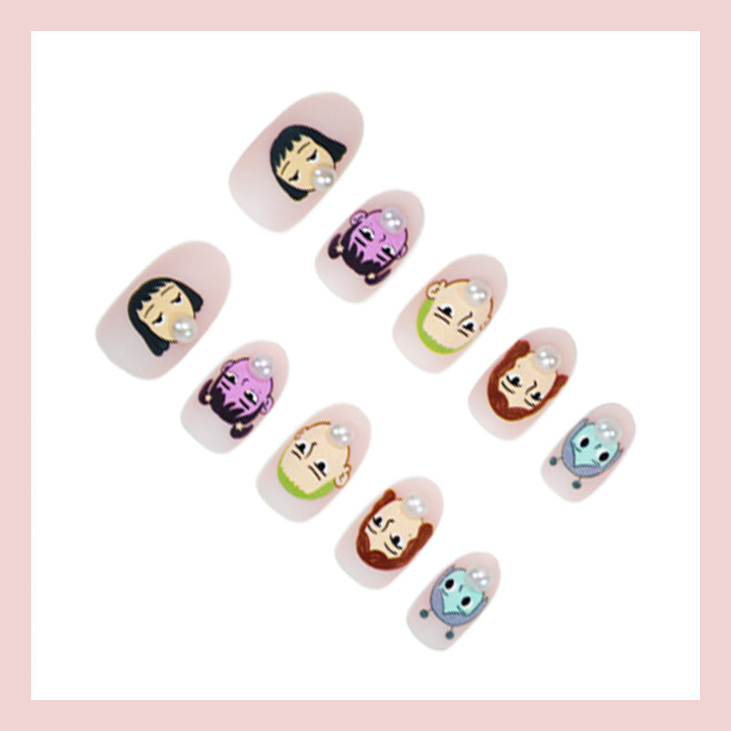 Kunstnagelset mit kreativen Charaktermotiven und eleganten Perlenakzenten Karnz