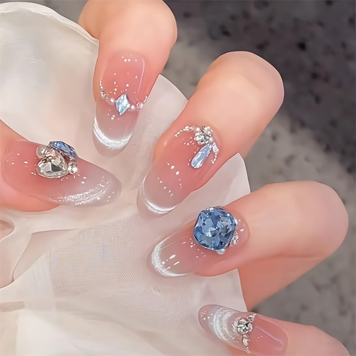 Glitzernde Kunstnägel mit Strasssteinen Karnz