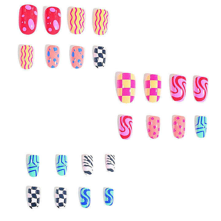 Künstlerische Nagelkunst Karnz