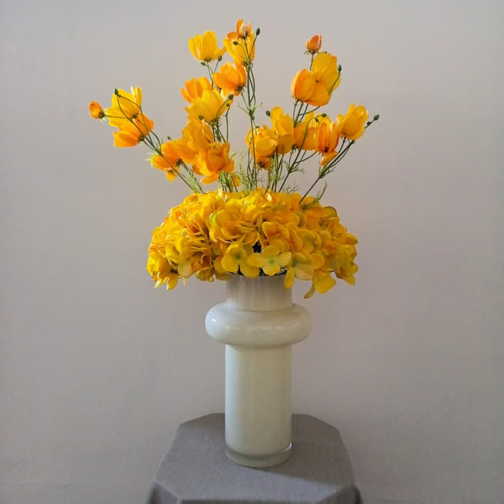 Lifelike Blumenarrangement