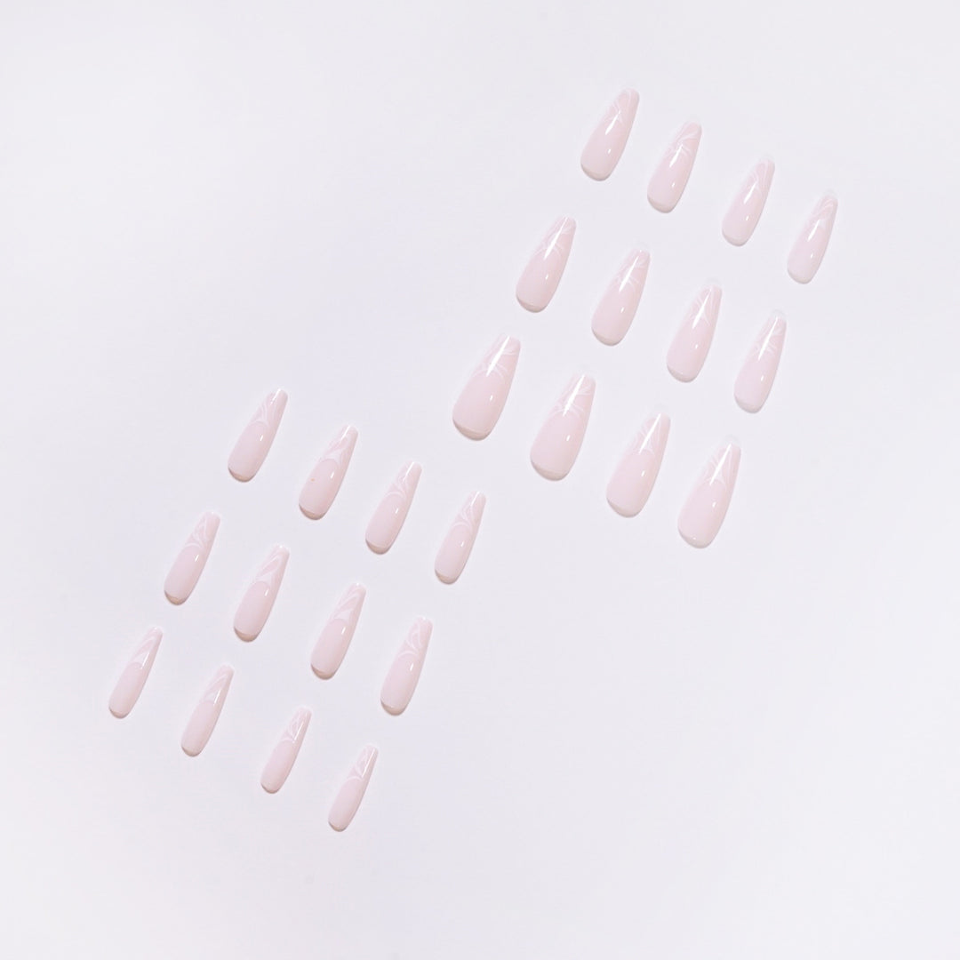 Kunstvolle Nagelverlängerungen mit elegantem Fluid-Design Karnz