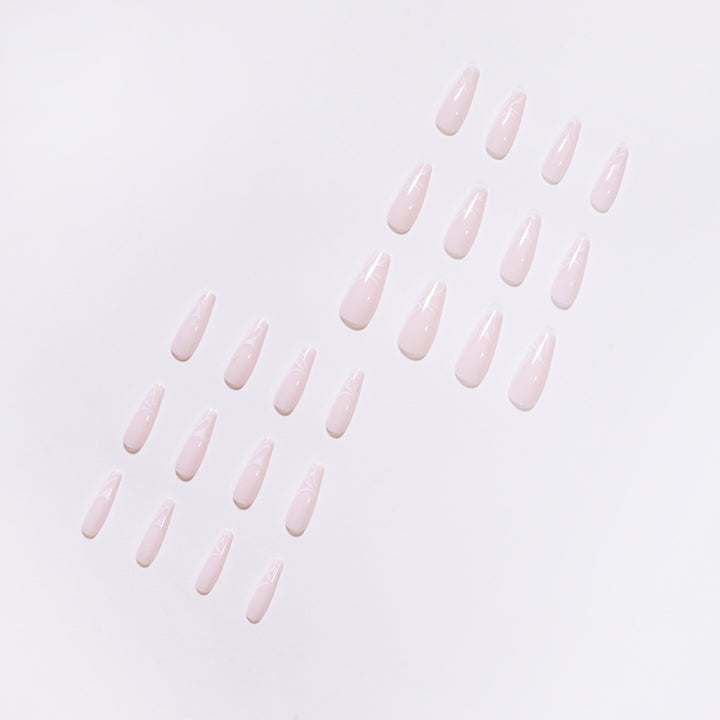 Kunstvolle Nagelverlängerungen mit elegantem Fluid-Design Karnz