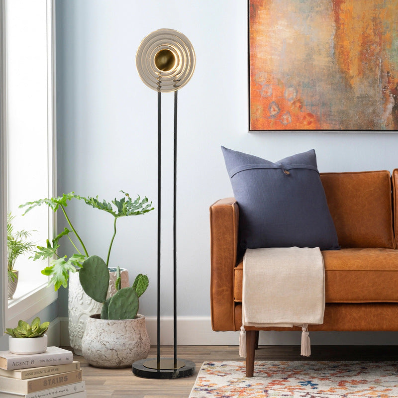 Künstlerische Tischlampe mit modernem wirbelnden Design