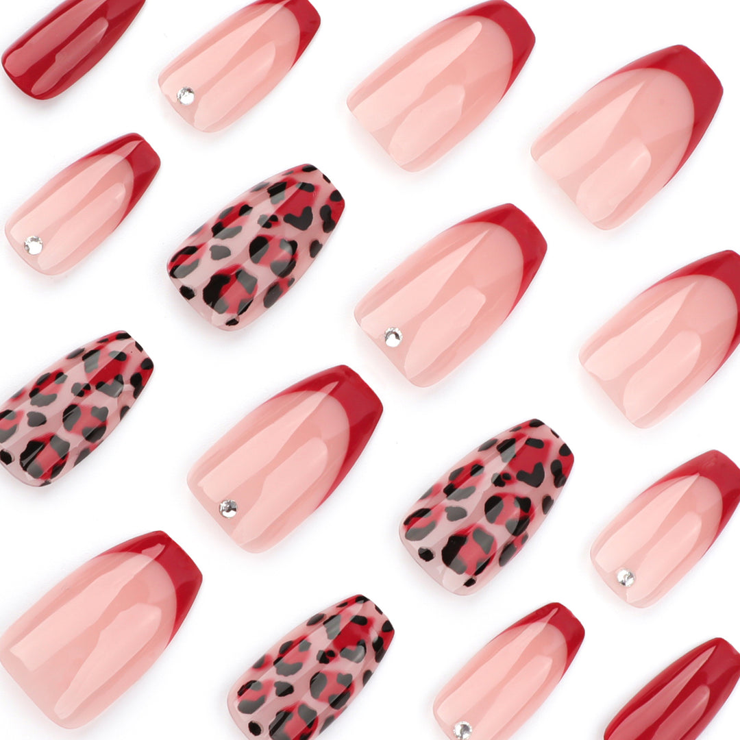 Künstliche Nagelkunst mit eleganten Leopardenmustern Karnz