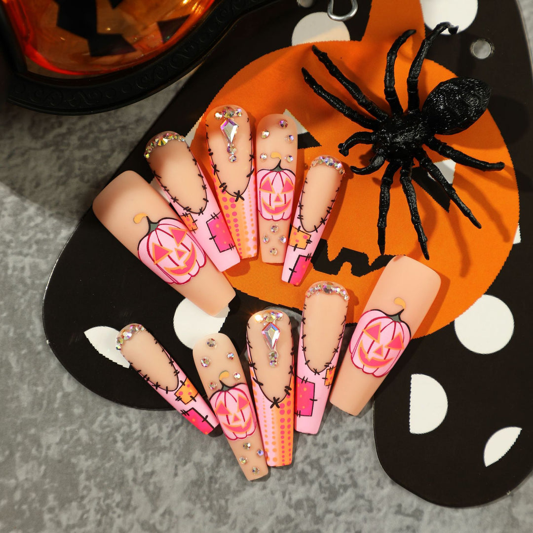 Künstliche Nagelkunst mit Halloween-Motiv Karnz