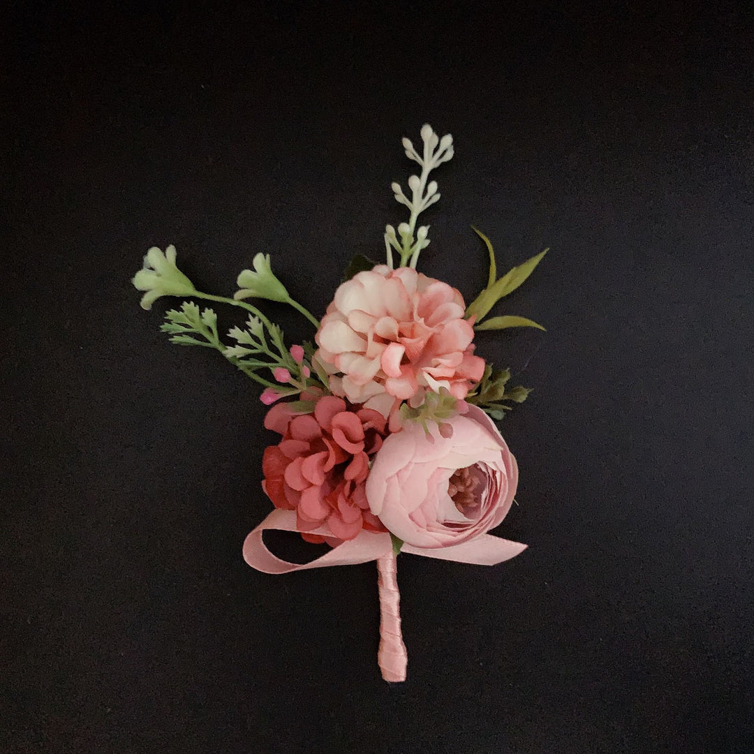 Zarte florale Korsage