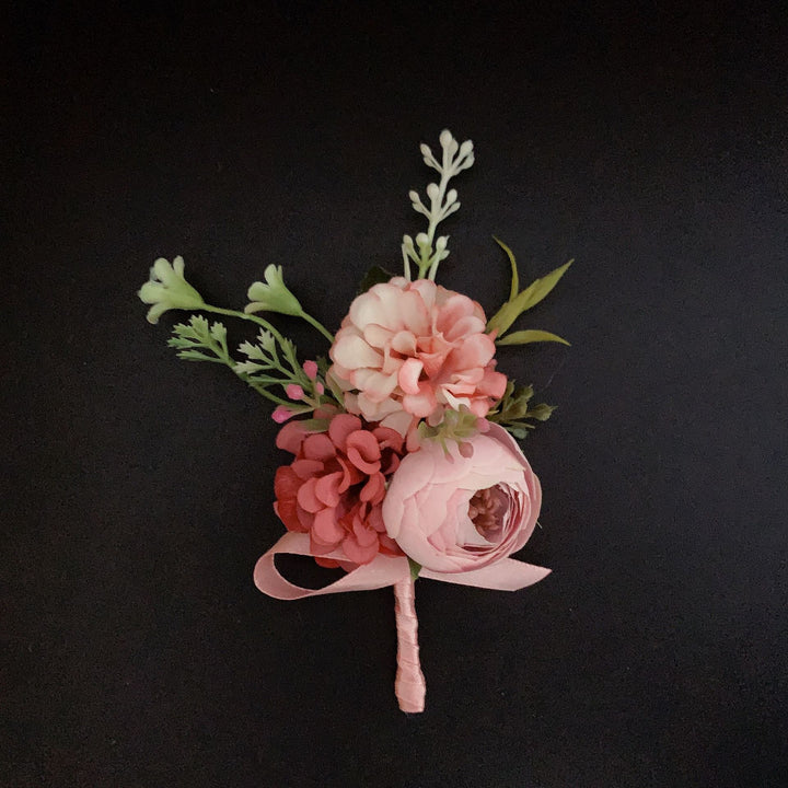 Zarte florale Korsage