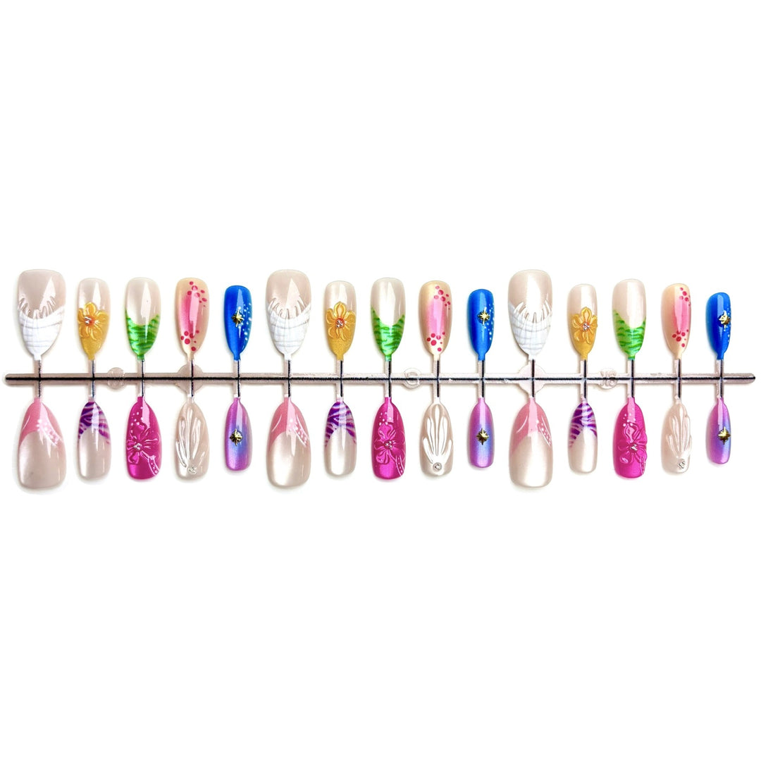 Künstlerisches Press-On Nagelset mit lebhaften Designs