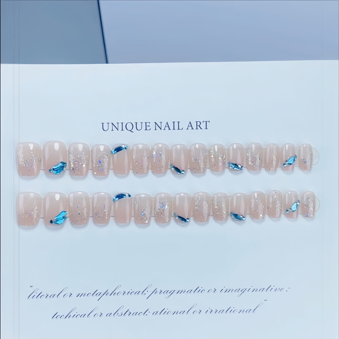 Künstlerisches dekoratives Press-On-Nagelset Karnz