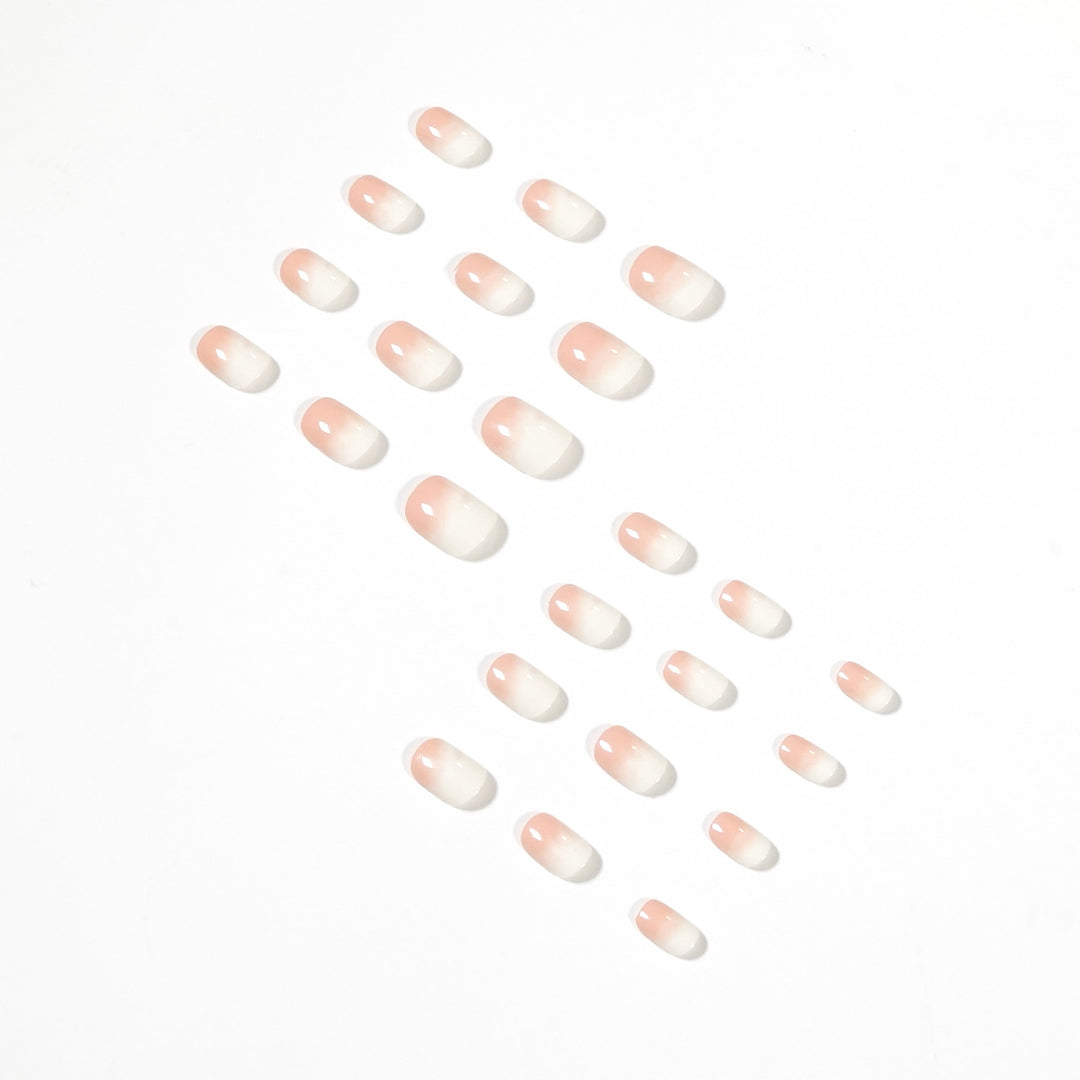 Elegante Nagelverlängerungen im modernen Ombre-Stil Karnz