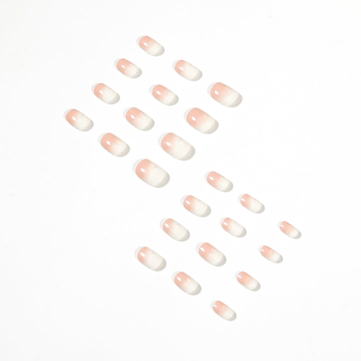 Elegante Nagelverlängerungen im modernen Ombre-Stil Karnz