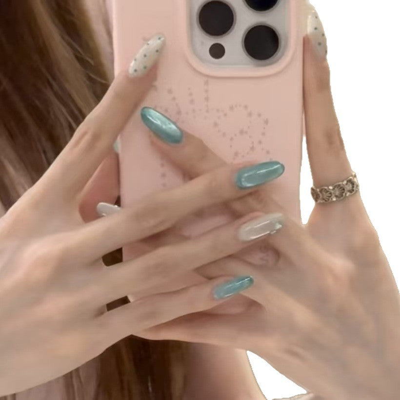 Stylische Gel-Nagelverlängerungen