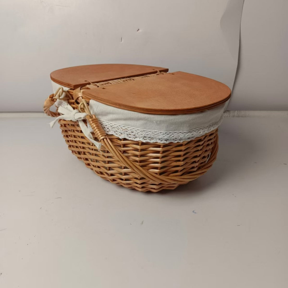 Damen Picknickkorb mit praktischem Holzdeckel und stilvollem Innenfutter Karnz