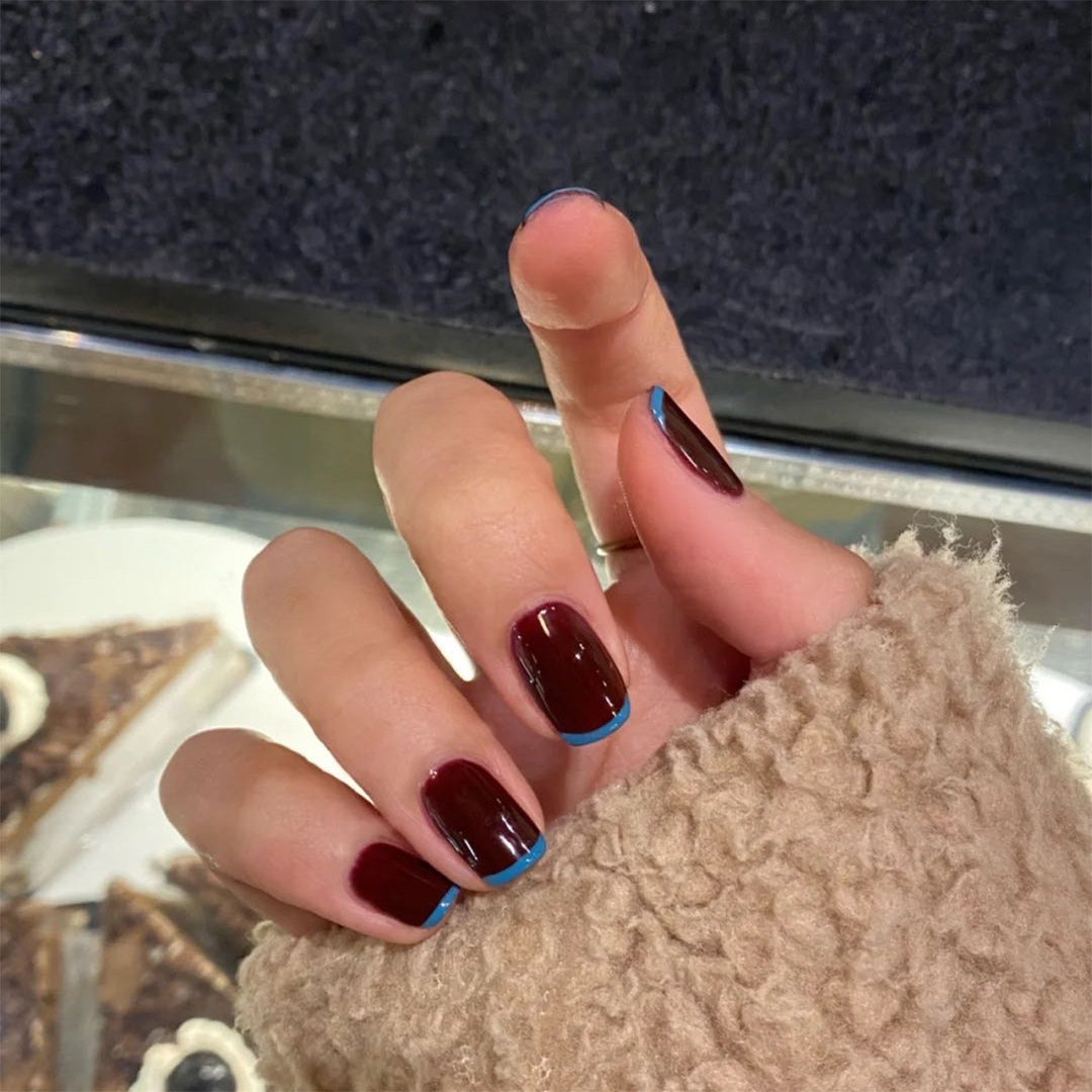 Kunstvolle Nagelverlängerungen mit elegantem Blattmuster Karnz