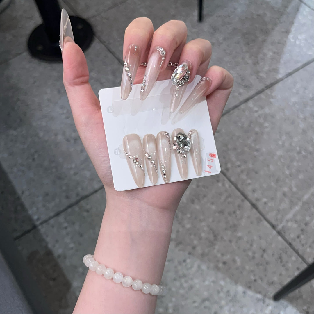 Glamouröse mit Strass verzierte Stiletto Press-On Nägel Karnz