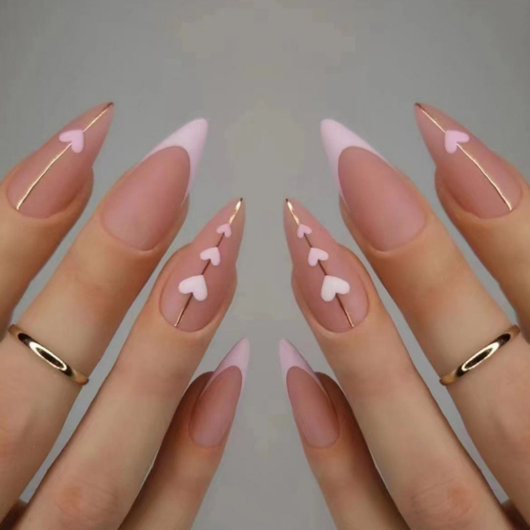 Herz-Inspirierte Elegante Nagelkunst Karnz