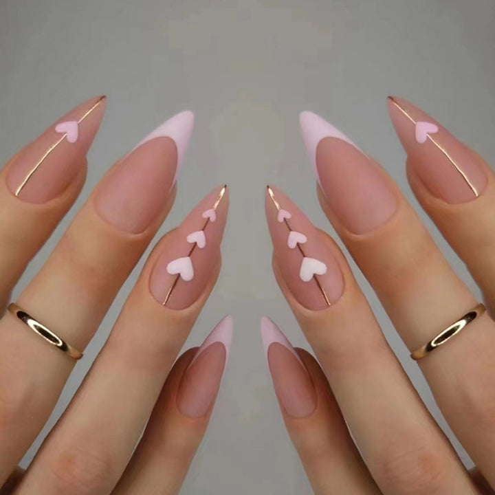 Herz-Inspirierte Elegante Nagelkunst Karnz