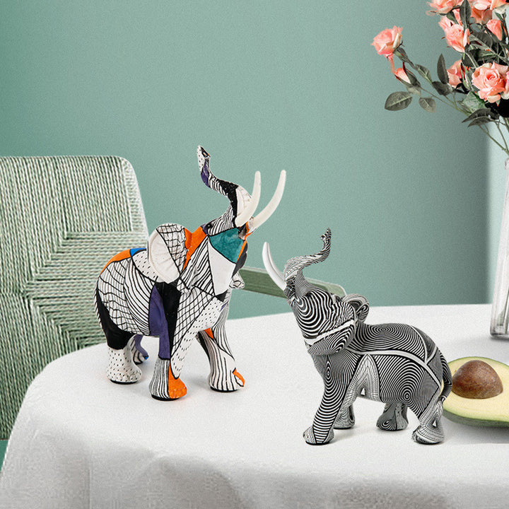 Kreative Elefantenfigur mit farbenfrohem Design Karnz
