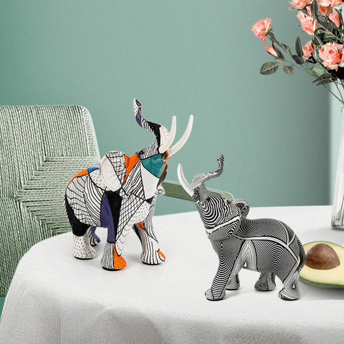 Kreative Elefantenfigur mit farbenfrohem Design Karnz