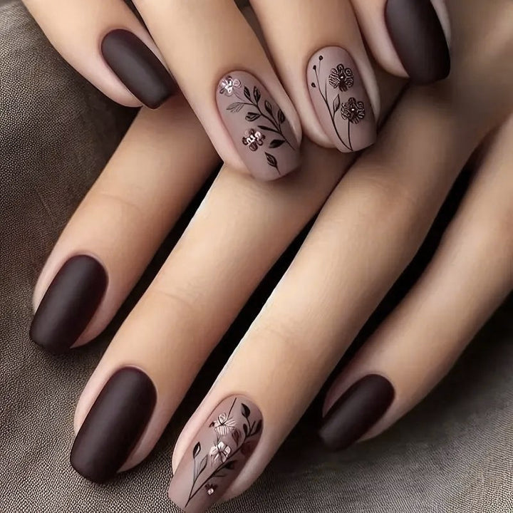 Elegante Florale Matte Nagelkünste Karnz
