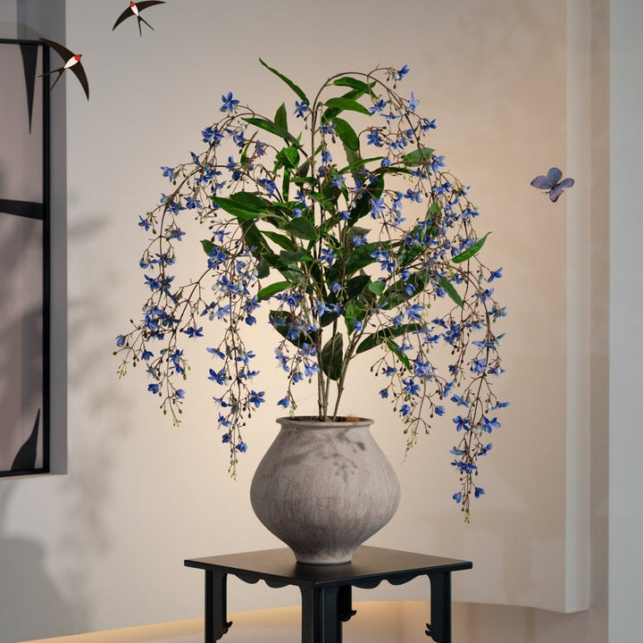 Lebensechte Orchideenblütenarrangement