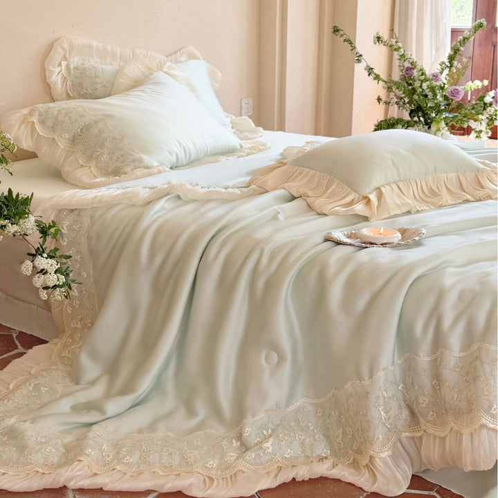 Luxuriöses Satin-Bettwäsche-Set mit Spitzen- und Rüschenverzierung
