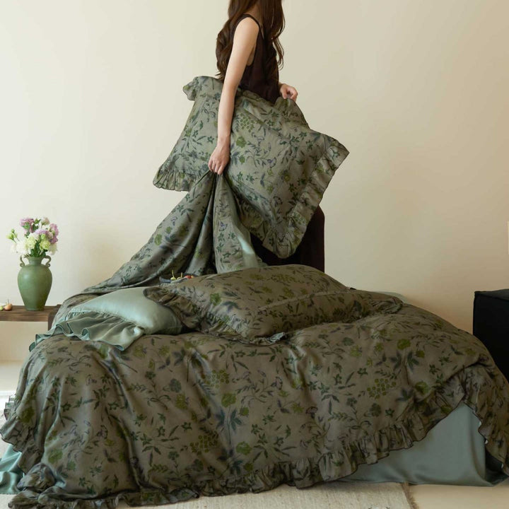 Luxuriöses Bettwäscheset aus Jacquard-Satin mit Rüschen und floralem Muster