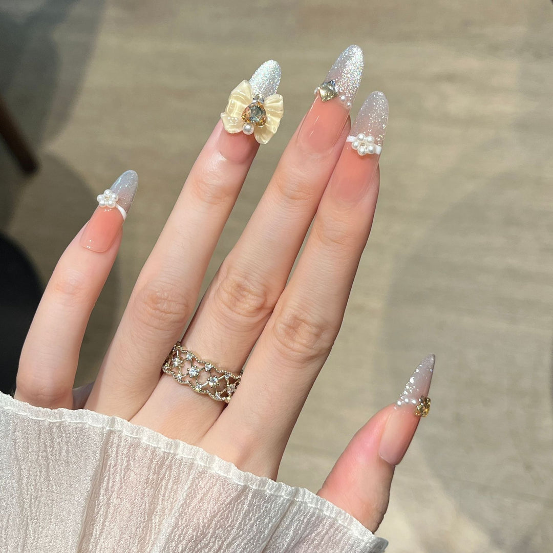 Glamouröse mit Rhinestones verzierte Nagelkunstverlängerungen Karnz