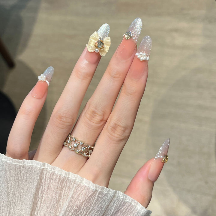 Glamouröse mit Rhinestones verzierte Nagelkunstverlängerungen Karnz