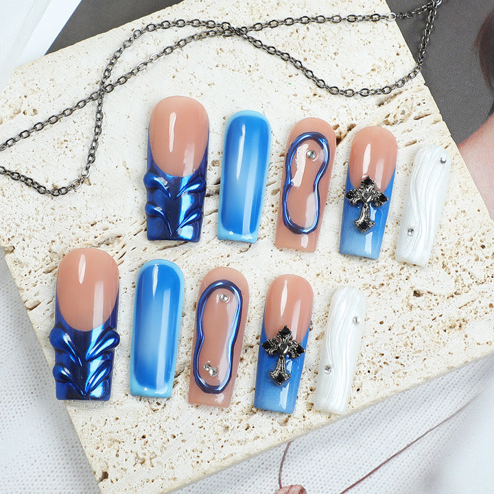 Kreatives Kunstnagelset mit glamourösen Designs Karnz