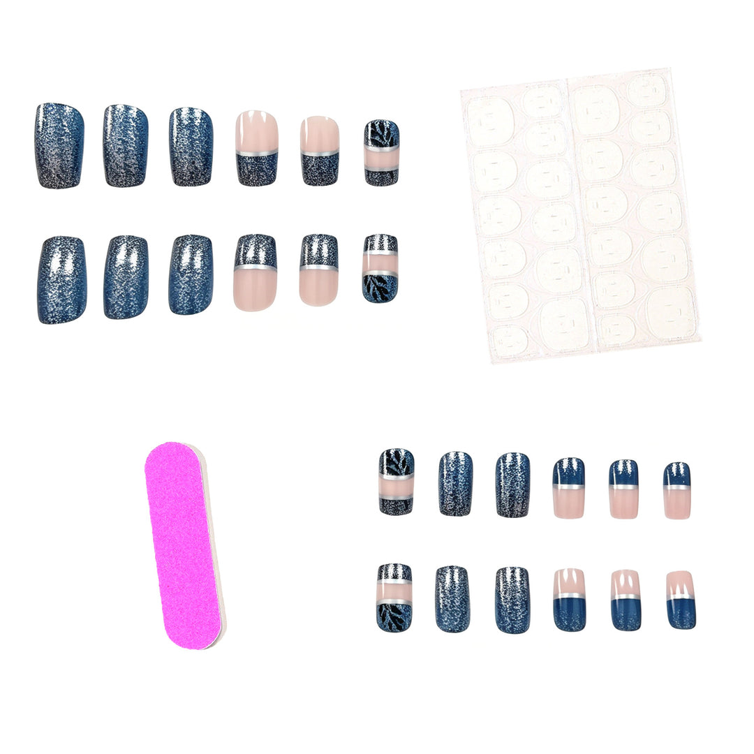 Dekoratives Nagelkunstdesign Karnz