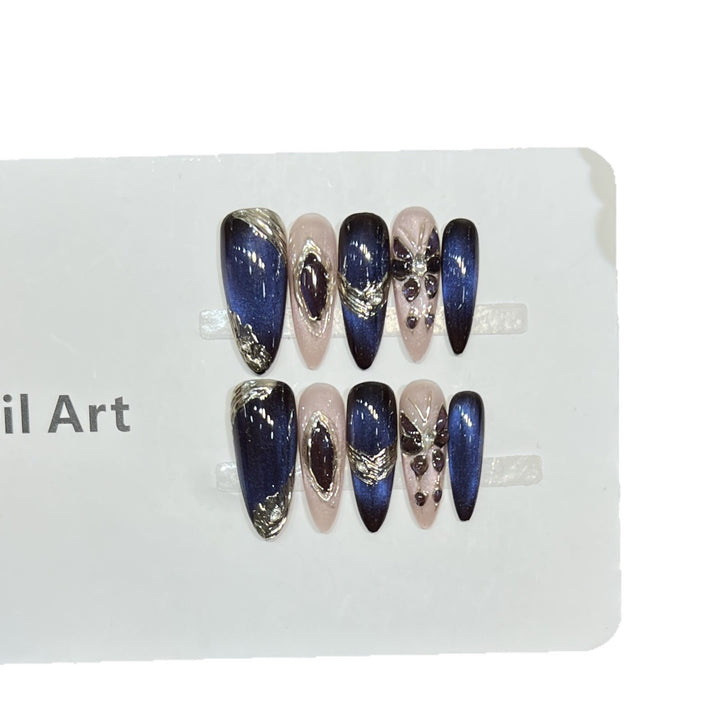 Elegante Stiletto Press-On Nagelkunst Set mit Edelsteinakzenten Karnz