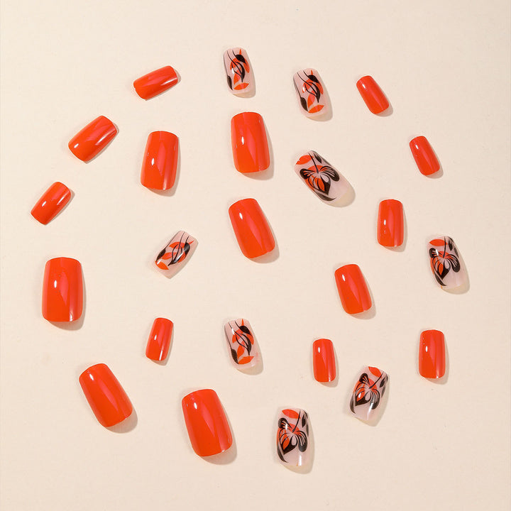 Künstlerisches Floral Nail Art Design Karnz