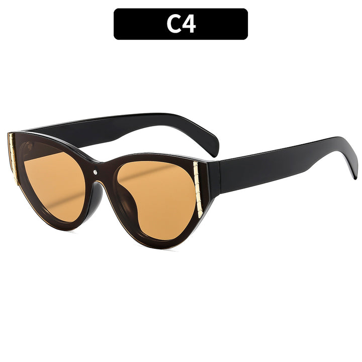 Modische Cat-Eye-Sonnenbrillen mit goldenen Akzenten