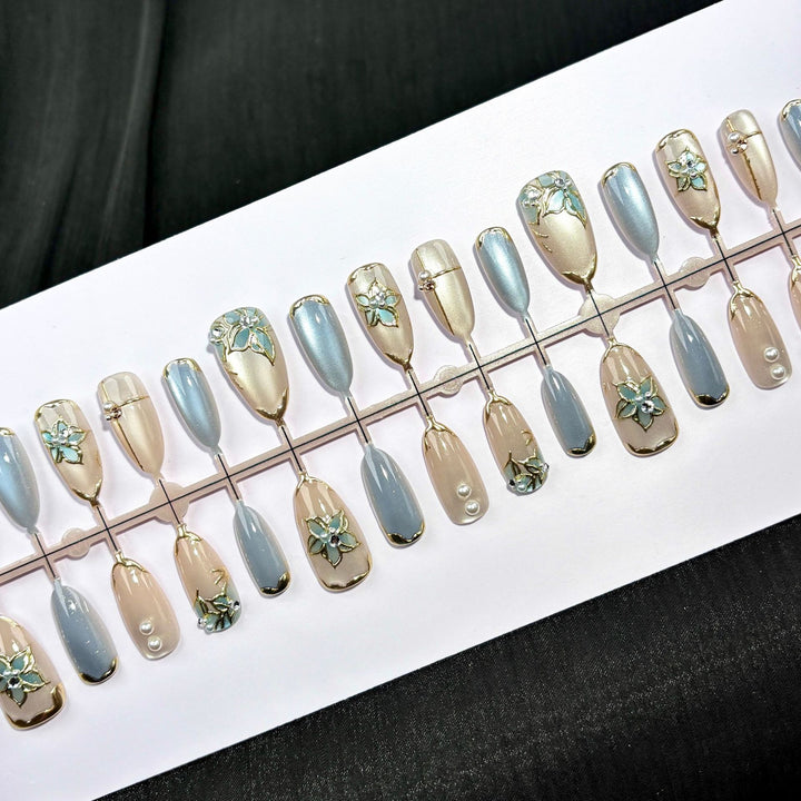 Künstlerisches Floral Press-On Nagelset