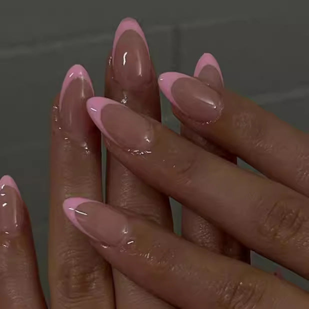 Luxus Kunstnagelspitzen mit elegantem französischen Design Karnz