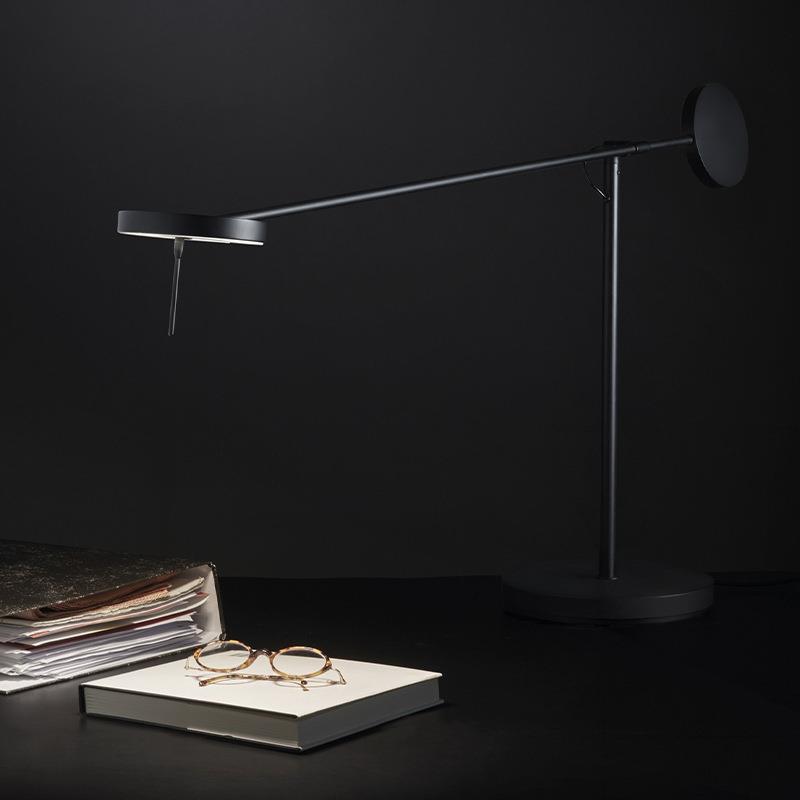Verstellbare LED-Schreibtischlampe
